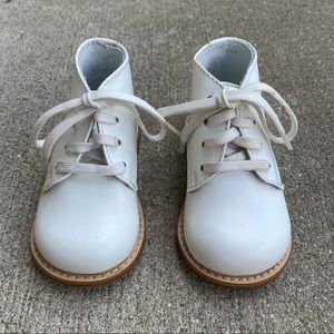 Josmo Walkers Shoes Size 4 White